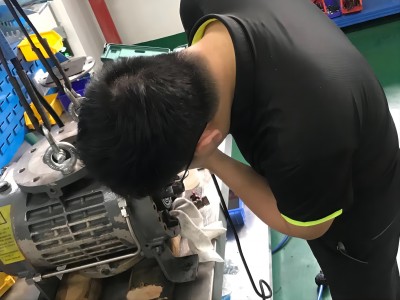 罗茨真空泵机组与涡轮分子泵之间的区别是什么? 罗茨真空泵机组与涡轮分子泵之间的区别是什么?